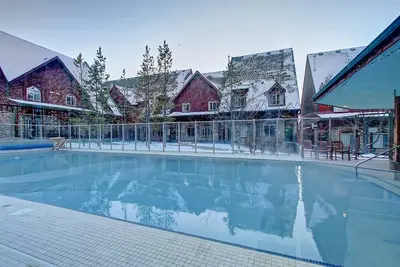 Image de Escapade Mountain Condo Avec Piscine CHAUFFÉE Et Hot Tub Et Oui Nous Avons 2 UNITÉS