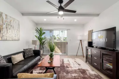 Image de ☆ Condo moderne du milieu du siècle dans la vieille ville 5 étoiles à de la vieille ville