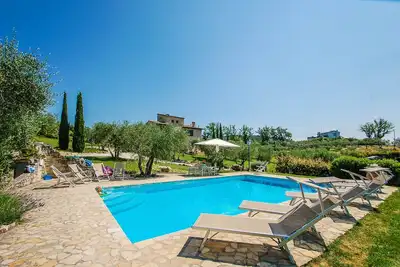 Image de Villa typique en pierre avec piscine privée, climatisation à 3km du village