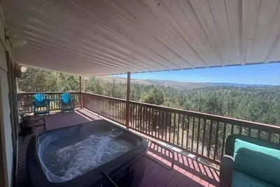 Image de Retraite de danse de la pluie: Mise à jour de 2 chambres, 2 cabines de bain avec un bain à remous privé et des vues pendant des jours!