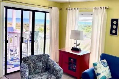 Image de Oceanfront corner 3 Bedroom 2 Bath condo au premier étage