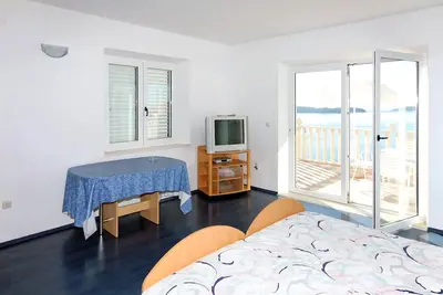 Garçonnière avec la terrasse et la vue sur le mer Soline, Dubrovnik (As-4762-b)