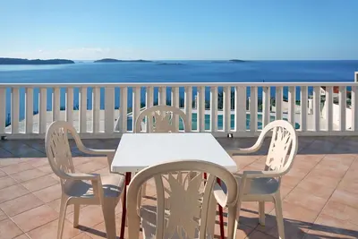 Garçonnière avec la terrasse et la vue sur le mer Soline, Dubrovnik (As-4762-a)