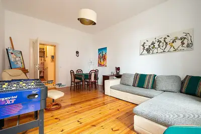 Image de Immense (110m²), central, adapté aux enfants et nouveau à Ausgehkiez Friedrichshain.