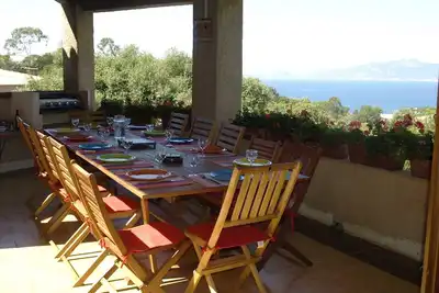 Image de Grande villa accueillante avec vue sur mer et piscine privée, classée 4 étoiles