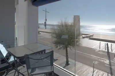Image de Appartement 2* face mer avec balcon et garage - Centre-ville Sables d'Olonne