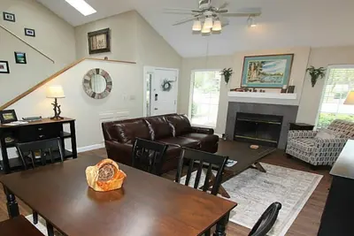 Image de Nouvelle Liste! Magnifique Villa De Deux Histoires à Tellico Village Golf Resort!