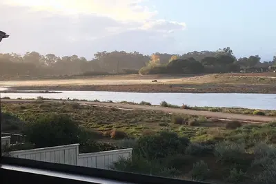 Image de Condo ensoleillé avec vue sur l'eau sur Ellwood Preserve