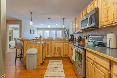 Image de Maison Moderne Confortable Près de L'aéroport