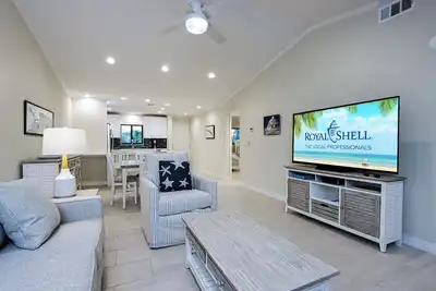 Image de Belle vue directe sur le golfe et condo de deux chambres remodelé avec goût - Sandpiper Beach 302