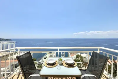 Image de 3. Magnifique vue mer et piscine communautaire