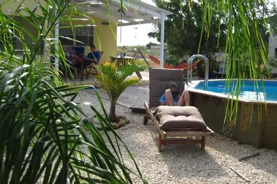 Image de maison de vacances avec piscine privée, à 250 mètres de la mer