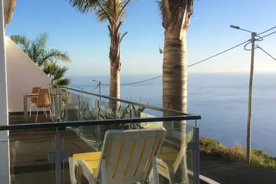Image de Jolie maison avec vue fantastique sur la mer dans le sud-ouest ensoleillé de l'île