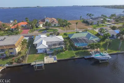 Image de Des vacances de rêve en Floride commencent ici à la Villa Casa Bianca à Cape Coral!