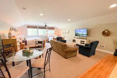 Image de Grand, propre, spacieux Studio Apt Whitefish, Mt. Cadre tranquille, Wi-fi gratuit.