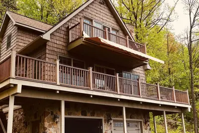 Image de Nouvelle maison privée de 3 étages sur 3 Br avec 3 chambres au bord de l'eau et une salle de jeux