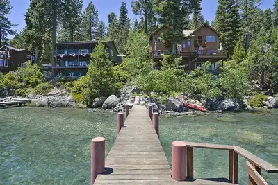 Image de Superbe Lake Front High End Accueil avec plage privée et Pier!