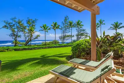 Image de Magnifiquement rénové 2 chambres Ocean Front sur la côte de noix de coco de Kauai.