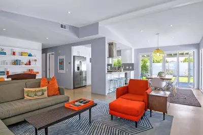 Image de Belle oasis du milieu du siècle