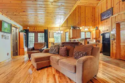 Image de Cabine sur Table Rock Lake avec bain à remous et foyer!