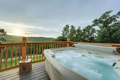 Image de Blue Eye House avec bain à remous - Table Rock Lake View!