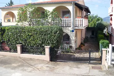 Image de Appartement de deux chambres avec la terrasse et la vue sur le mer Pinezici, Krk (A-15269-b)
