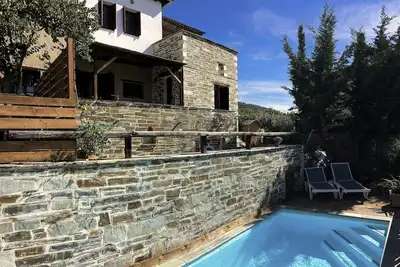 Image de Maisons Pelion | Villa Iris. Une villa rustique et chic avec piscine et vue imprenable sur la mer!
