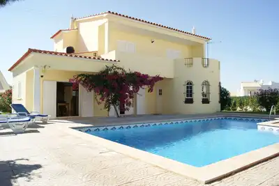 Image de Villa de luxe, avec jardin et piscine privatif, Clim, Wifi gratuit, proche plage
