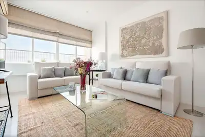 Bright Apartment with Views of Metropol Parasol. Campana