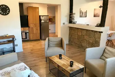 Image de Agosta Plage, Bas de villa au coeur d'un hameau en pierres