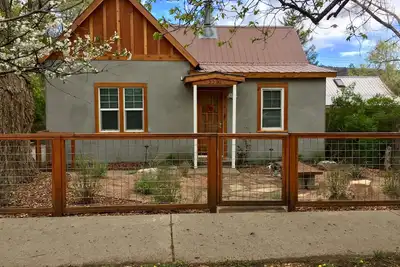 Image de Casa Durango - 3 Br 1ba, Maison acceptant les animaux à Durango sur W 2nd Ave