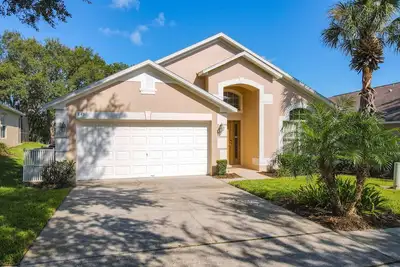 Image de Luxe 4 Br Villa - Minutes to Disney - récemment rénové - 2 maîtres - spacieuses