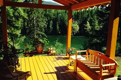 Image de River House - 3 chambres 2 porches couverts cadre unique sur la rivière Clearwater