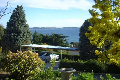 Image de Rez De Chaussee De Villa face à la pointe de Giens