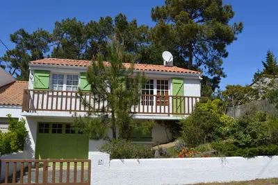 Image de Maison Boisée à La Tranche-sur-Mer, Proche Plage Sainte Anne et Commodités