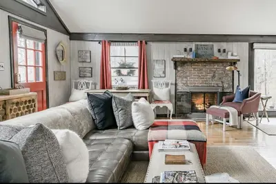 Image de \"This Side of Paris\" - Oasis privée rénovée au centre de Boone, BRock, Banner E