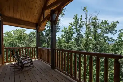 Image de Smoky Haven, 3 chambres, accès à la piscine, WiFi, bain à remous, pour 10 personnes