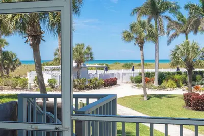 Image de Attirant les yeux deux belles chambres près de la piscine avec une belle vue sur le golfe aussi! B3313b