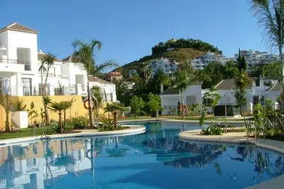 Image de Emplacement privilégié et salle de bain de luxe 2 chambres / 2 avec jardin privé pour profiter du soleil