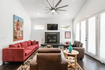 Composée avec goût à Austin, à un pâté de maisons de South Congress Ave - Idéal pour les groupes voyageant ensemble!