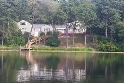 Image de Maison privée, spacieuse et au bord de l'eau à Cape Cod
