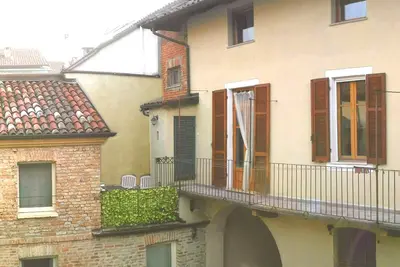 Image de appartement dans le centre historique d'Asti avec terrasse