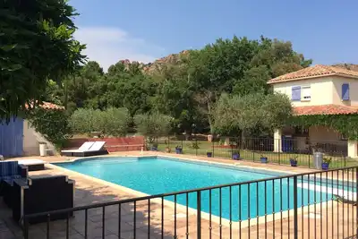 Image de Bastide dans les vignes Au pied du Rocher deRoquebrune Les Issambres mer 11 km.