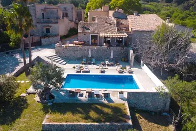 Image de Villa de luxe sur 50 000. m² avec piscine privée et vue imprenable sur la montagne