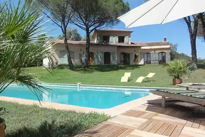 Image de Villa Au Calme Sous Les Pins, Piscine terrain clos 5500m2