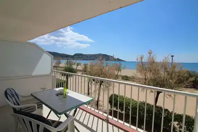 Endroit ideal, sans route a traverser, avec vue mer, \"Les Pieds Dans L'Eau! ! <br>30m2 pour 4
