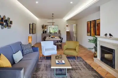 Image de Amazing Old Holliday House près de la plage