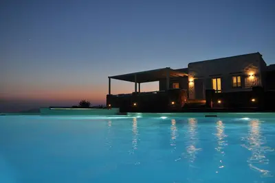 Image de Complexe de 2 villas, piscine privée, salle de gym, spa et vue sur la mer Egée