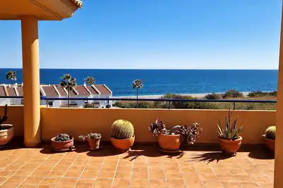 Image de Votre maison de vacances avec une fantastique terrasse orientée plein sud et une vue imprenable sur la mer