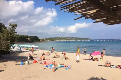 Image de Magnificent contemporary villa open onto heated swimming pool